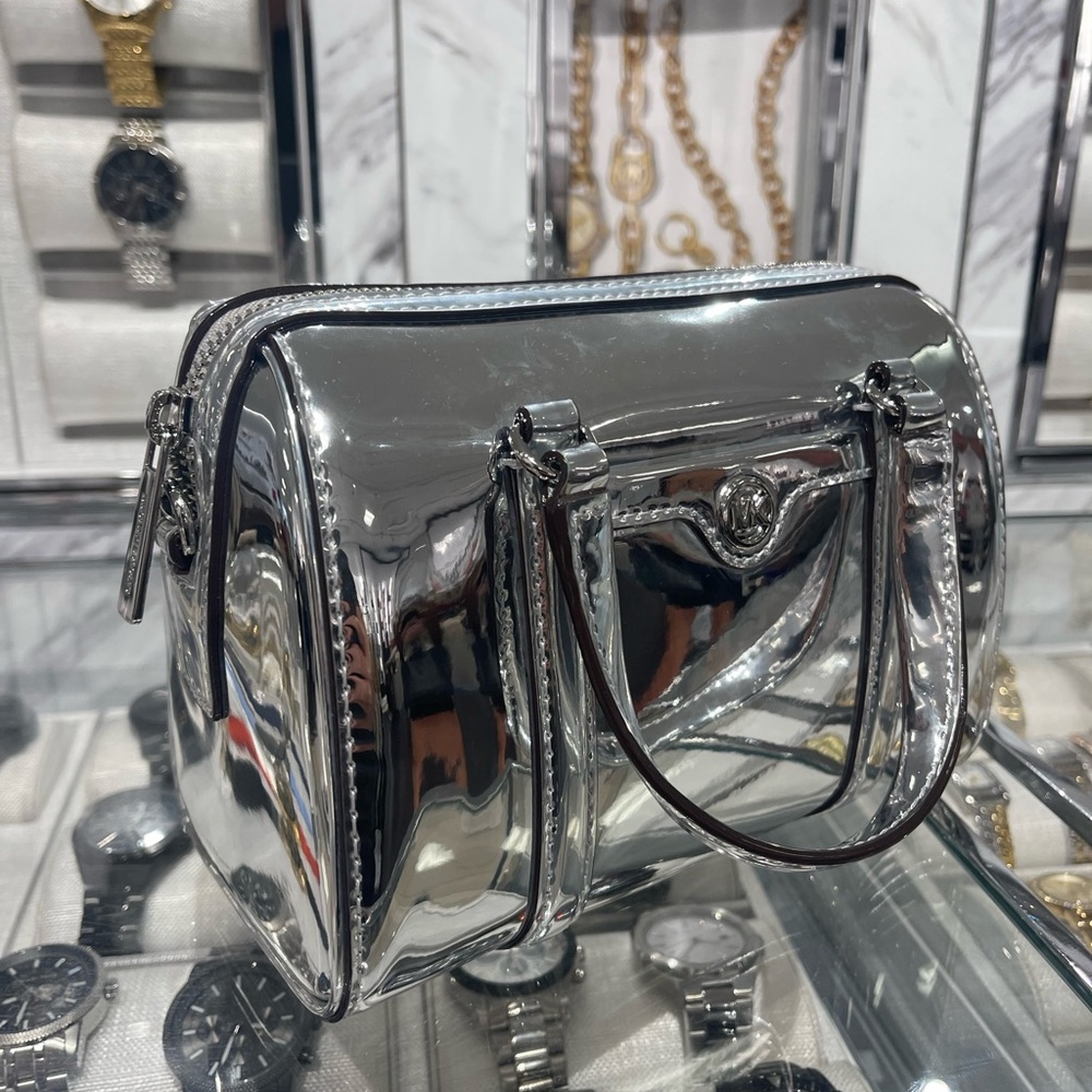 MICHAEL KORS Jet Set Small Patent Duffel Xbody Crossbody Bag
Silver
NWT - Picture 1 of 16